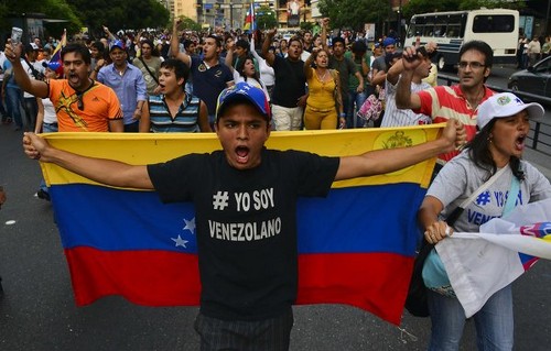 Cuatro muertos en el 'Cacerolazo' en Venezuela convocado por Henrique Capriles