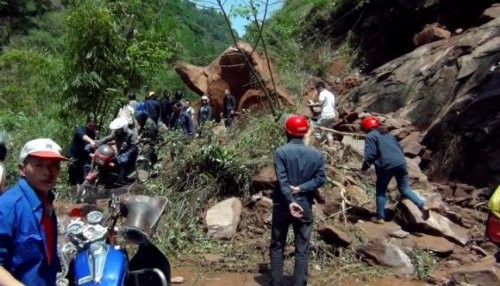 Terremoto en China: Los equipos de rescate usan explosivos en carreteras en medio de réplicas