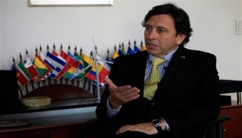 Chile: Golborne renuncia a candidatura en medio del escándalo