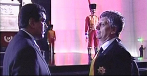 Nicolás Maduro condecora al exembajador de Perú en Venezuela, Luis Raygada Souza Ferreyra