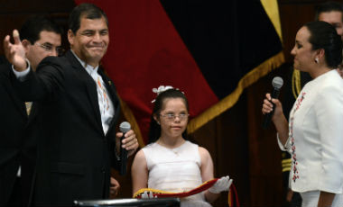 Rafael Correa juró por un nuevo mandato que concluirá en 2017