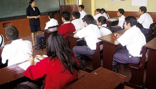 Docentes tendrán licencia con goce de sueldo para estudiar maestrías y doctorados