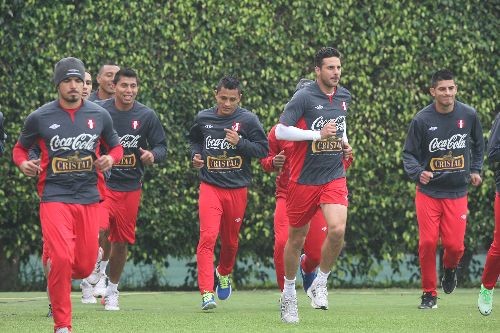 La selección peruana reconocerá probablemente esta tarde el gramado del estadio Metropolitanio de Barranquilla