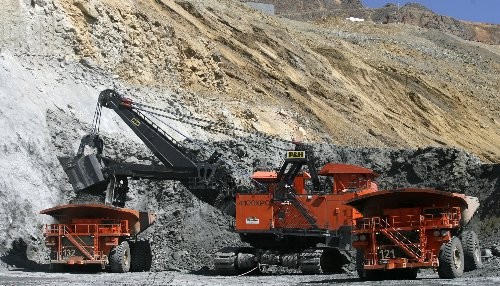 Congreso de Ecuador aprueba ley para aliviar términos de inversión minera