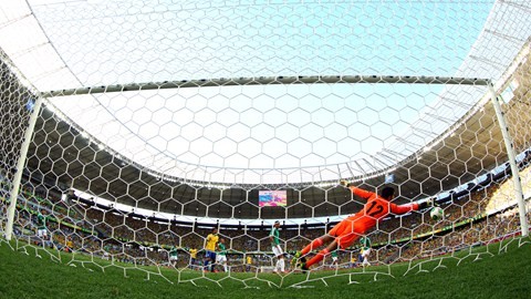 Neymar marca la diferencia y Brasil se impone a México por 2-0 en la Copa Confederaciones avanzando así a la semifinal