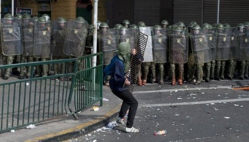 Chile: Policía desaloja los liceos que son ocupados por manifestantes