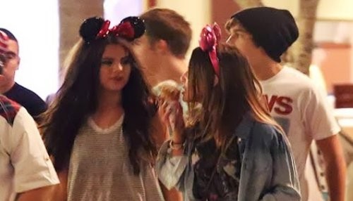 Selena Gómez se divierte con Austin Mahone en Disneylandia [FOTOS]