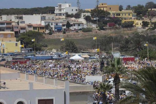 Papa Francisco denunció en Lampedusa la 'globalización de la indiferencia' ante el drama de los inmigrantes