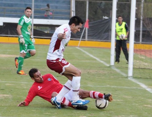 Cienciano jugando de local en Calca tan solo pudo empatar 1-1 con Inti Gas