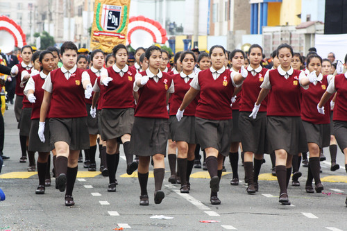 Colegios de San Miguel se lucen durante desfile patriótico