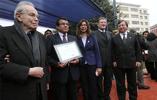 Javier Pérez de Cuéllar entregó hoy 14 de julio Premio de Derechos Humanos de la Embajada de Francia