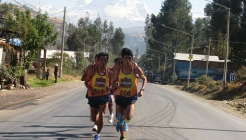 Jhon Cusi y Judith Toribio vencedores del Campeonato Nacional de Fondismo en Huaraz