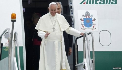 Multitudes en Brasil saludan al Papa Francisco en Río de Janeiro