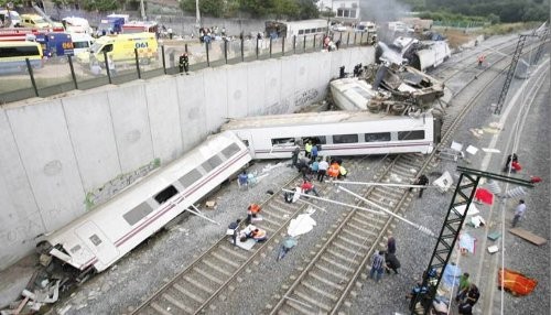 España: Investigadores recuperan las 'cajas negras' del tren siniestrado en Galicia