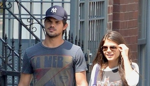 Taylor Lautner de la mano con Marie Avgeropoulos en NY [FOTOS]