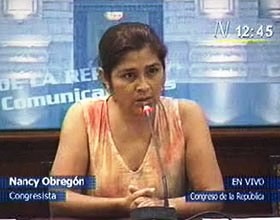 Daniel Abugattás aun cree en la ex parlamentaria Nancy Obregón