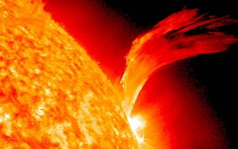 NASA: Erupción solar alcanzará la Tierra