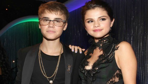 Justin Bieber y Selena Gómez disfrutan un día en la playa con los hermanos del cantante (Fotos)