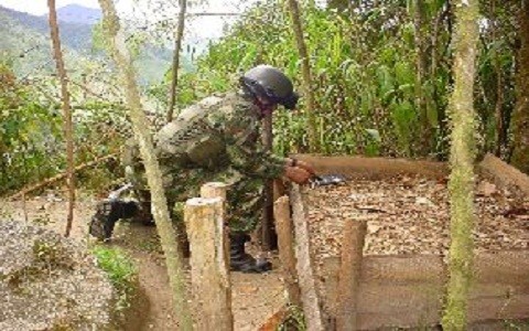 Perú retiró 3 mil de minas de frontera con Ecuador