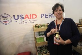 Embajadora de EE.UU: 'Es natural suspensión de erradicación de hoja de coca'