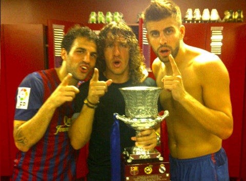 Gerard Piqué celebró Supercopa con Carles Puyol y Cesc Fábregas