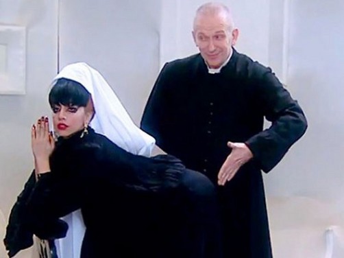 Lady Gaga arremete contra la religión en YouTube