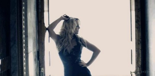 Britney Spears muestra los carteles de su nuevo video Criminal