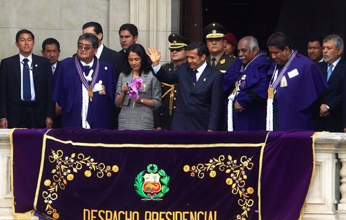 Ollanta Humala cargó en hombros la imagen del Señor de los Milagros (Video)