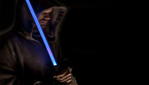 Fanático de Star Wars ataca a policía con espada laser