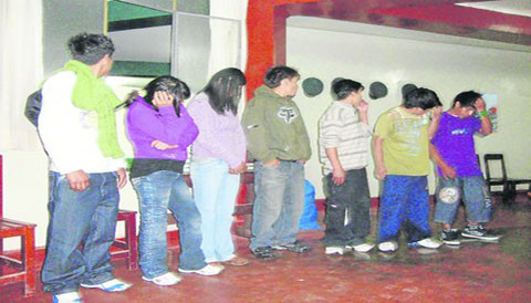 Encuentran a 200 menores en discoteca clandestina en Huancayo