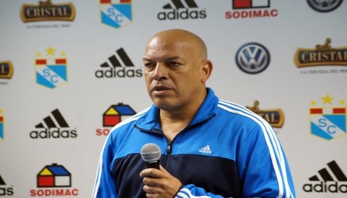 Roberto Mosquera dejó de ser técnico del Sporting Cristal