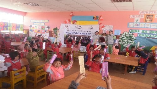 Más de mil niños en Espinar se atendieron gratis en campaña Repartiendo sonrisas