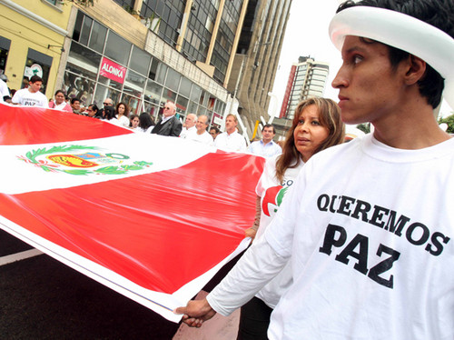 Pobladores, autoridades locales y del gobierno central marcharon por la paz en el Cusco