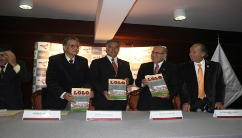 Presentaron libro 'El siglo de Lolo' en el Estadio Nacional