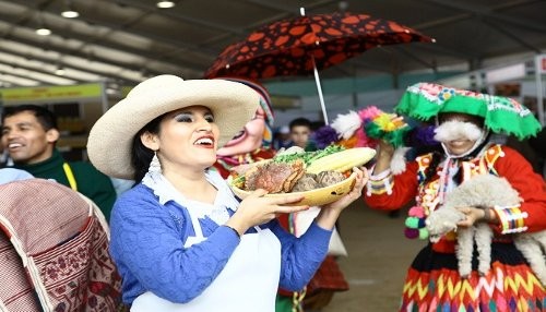 Para disfrutar Feria Mistura especialistas recomiendan elegir alimentos variados, comer con moderación y en pequeñas raciones