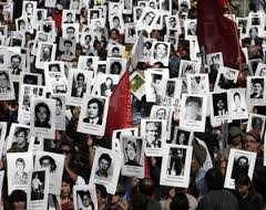 Gran manifestación en calles de Santiago de Chile recordando los 40 años del Golpe de Estado de Augusto Pinochet