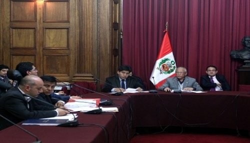 Archivan denuncias contra seis congresistas y aprueban investigar a legislador Urtecho