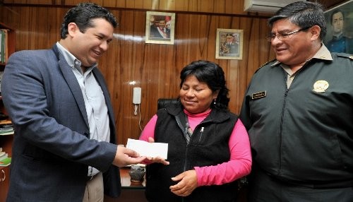 Ministerio del Interior entregó recompensa a mujer que encontró a pequeña Bayolet Leonardo