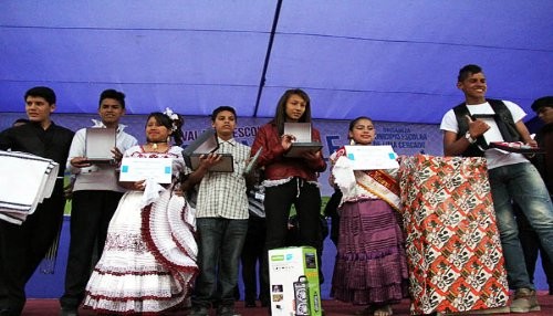 Estudiantes demostraron talento artístico en primer Festival Interescolar de Canto y Baile