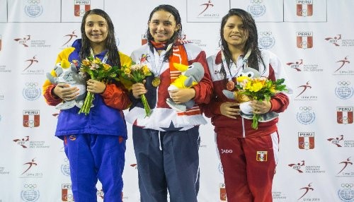 Nadadora Lizzy Nolasco ganó medalla de bronce en Juegos Sudamericanos de la Juventud