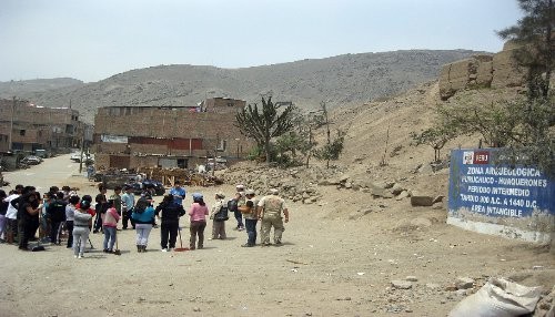 Ministerio de Cultura y comunidad de Ate juntos en el mantenimiento y protección de Puruchuco