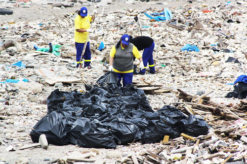 Distrito de San Miguel continúa limpiando sus playas