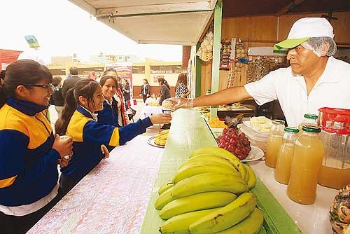 Ministerio de Educación reconoció a colegios con quioscos y loncheras saludables