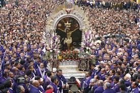 La imagen del Señor de los Milagros realiza hoy viernes 1 de noviembre su sexta y última procesión este 2013