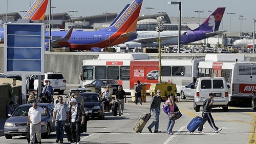 Un hombre abrió fuego haciendo uso de un fusil en el aeropuerto de Los Angeles