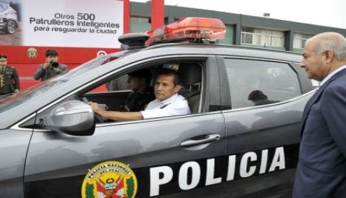 Mandatario entregó 500 patrulleros a la Policía y anunció compra de nueva flota para reforzar seguridad en todo el país