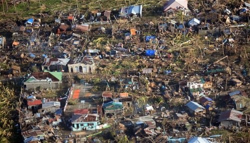Filipinas: Los equipos de rescate buscan sobrevivientes tras el Tifón Haiyan