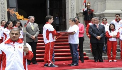 El Presidente Ollanta Humala recibió la antorcha con la llama bolivariana en Palacio de Gobierno