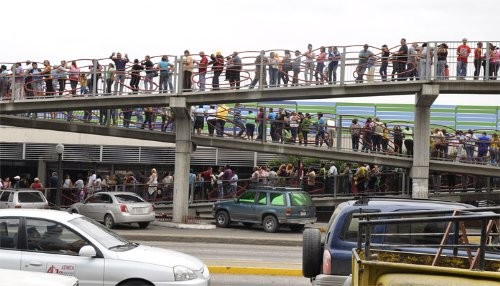 ¿Más colas de resignación? ¡No votes!