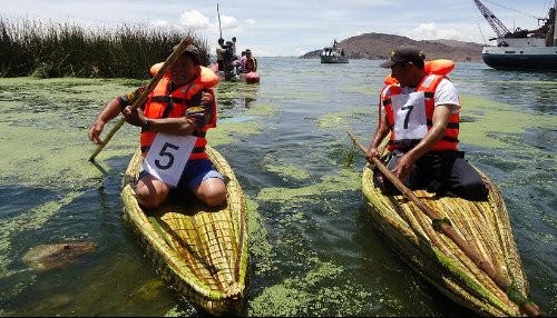 Historia y tradición durante la sétima competencia de balsas de totora